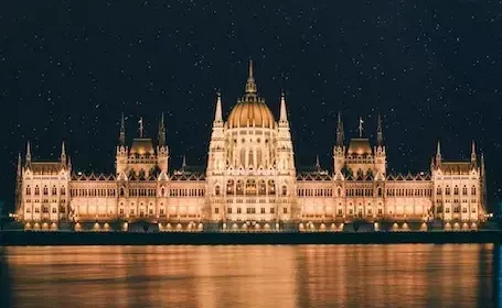budapest-hector-martinez-cki-nmxccbg-unsplash-455