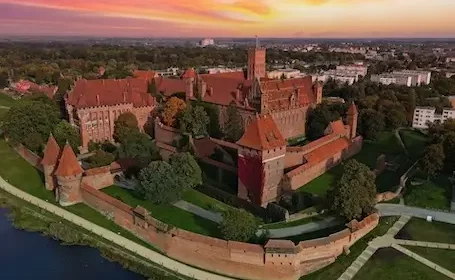 polonia-kevin-perez-camacho-xtgqg8eUev0-unsplash-455