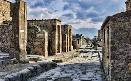 pompeii-2375135_1920-pxb-455