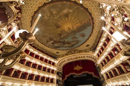 napoli_Depositphotos_67246723_455